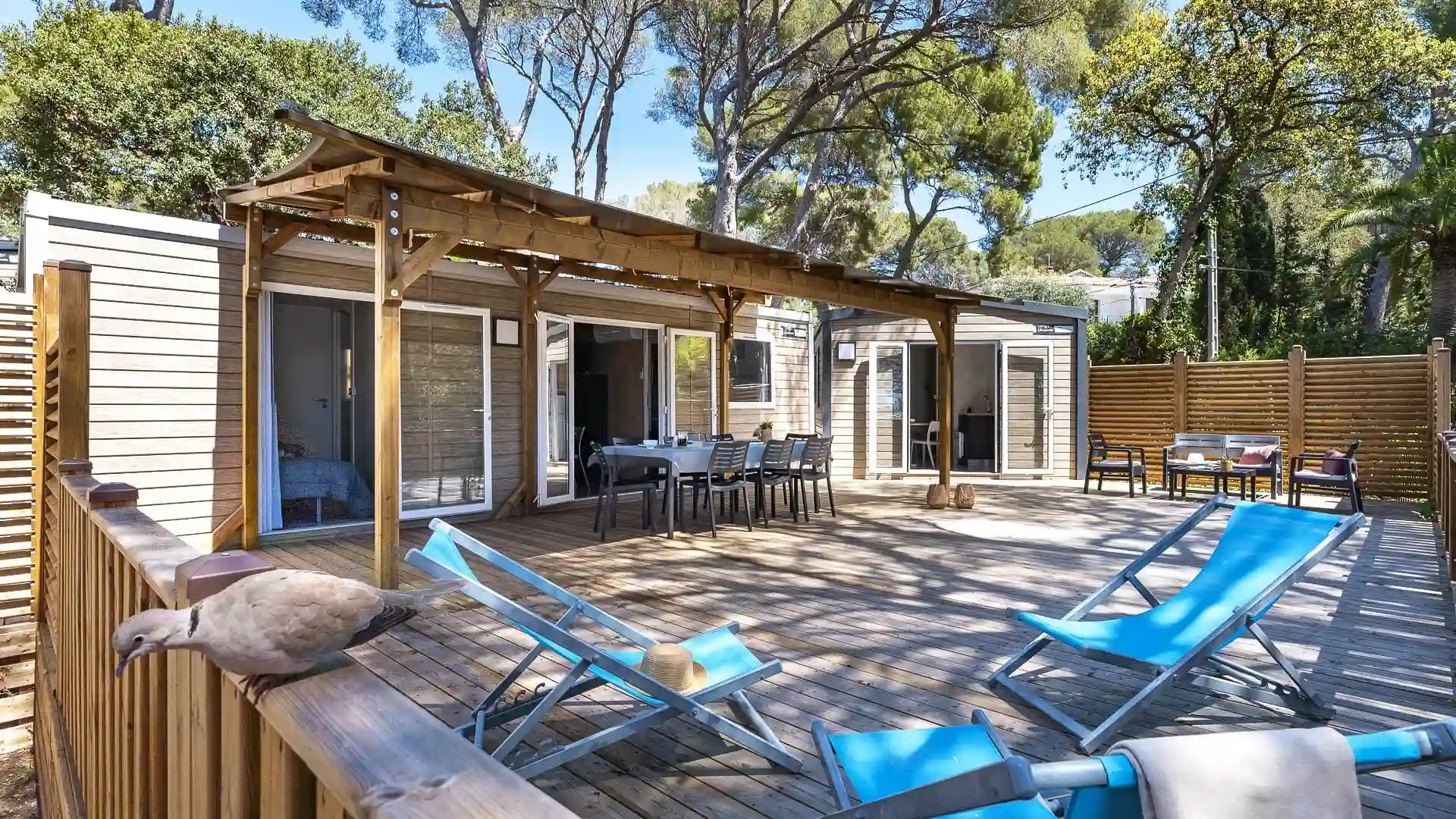 Location de mobil-home dans le Var, à proximité des plus belles plages de la Méditerranée.