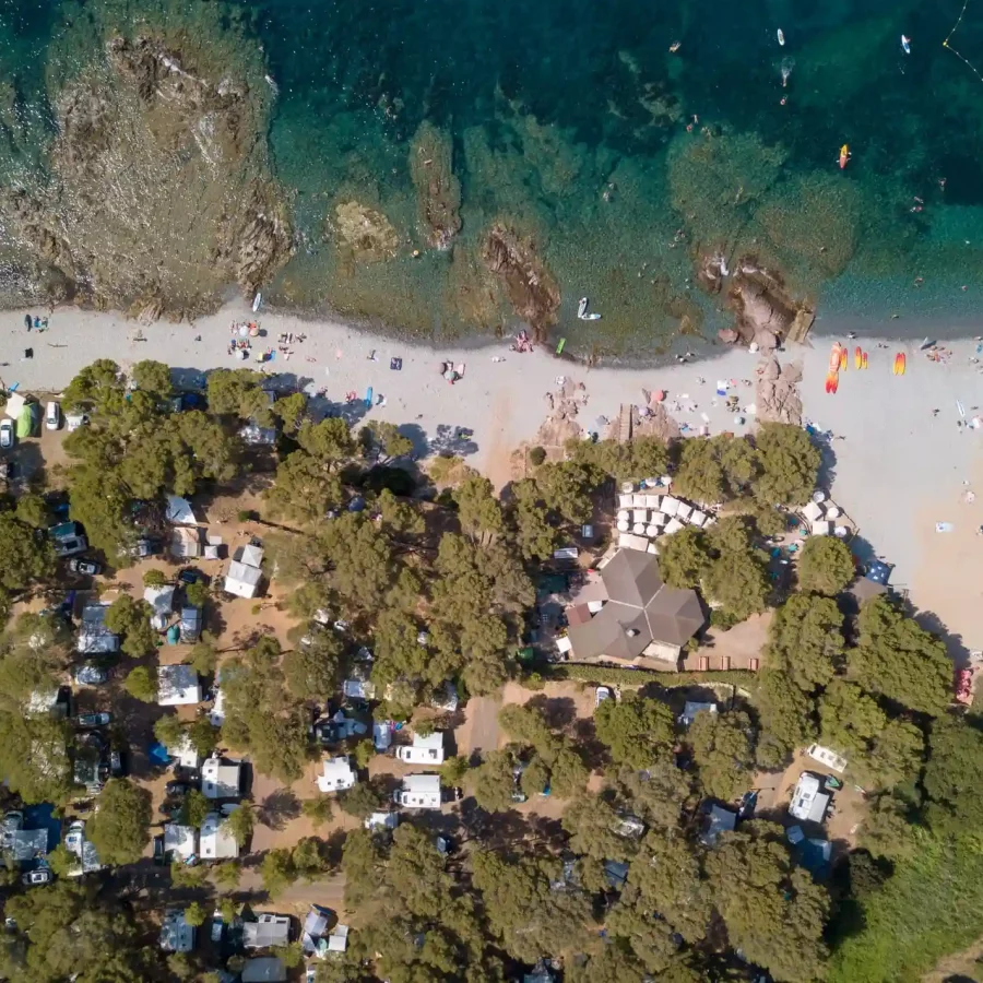 seminario a Saint-Raphaël con camera attrezzata e case mobili vicino alla spiaggia.