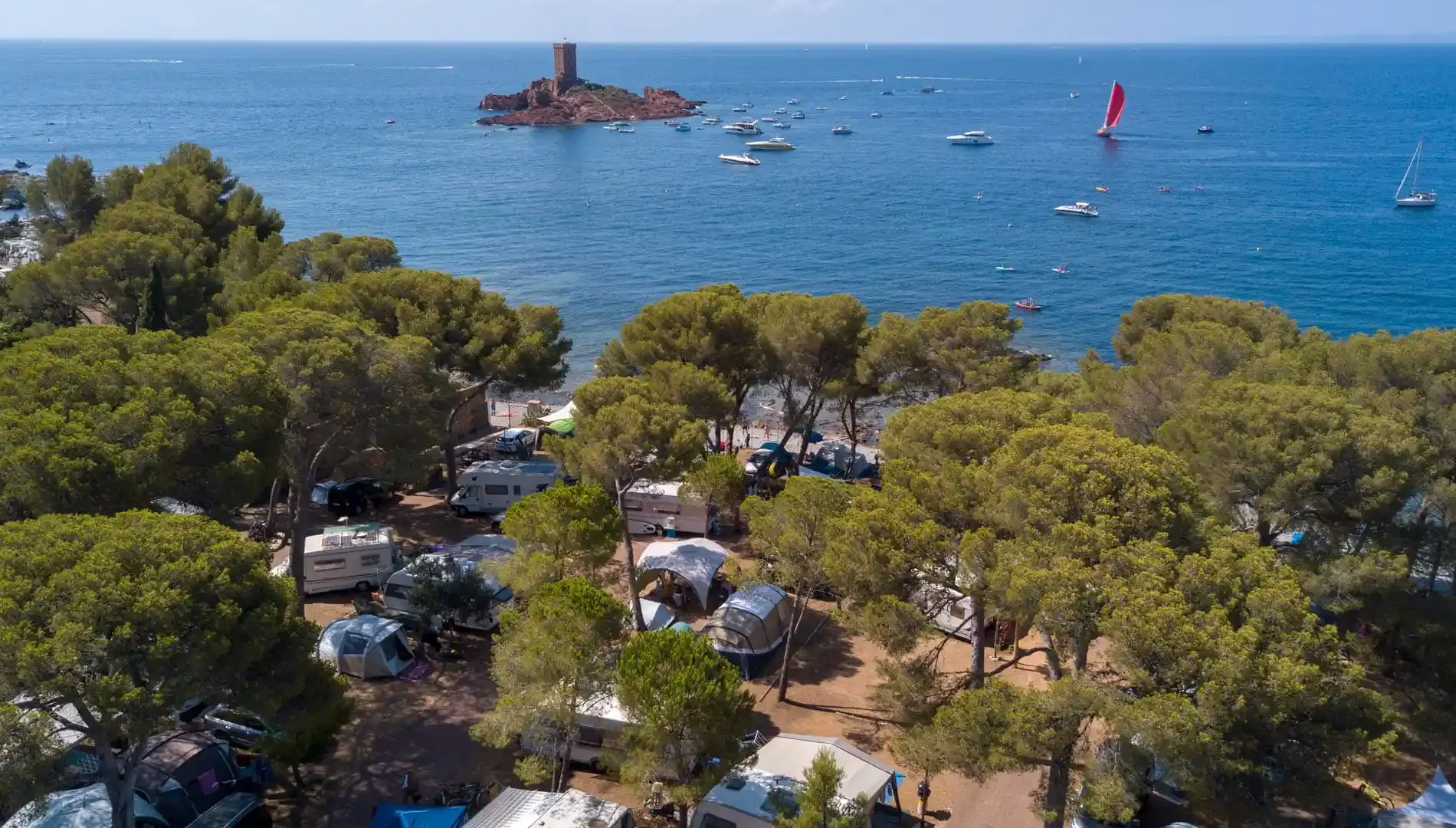 Camping pas cher dans le Var au bord de la mer Méditerranée.